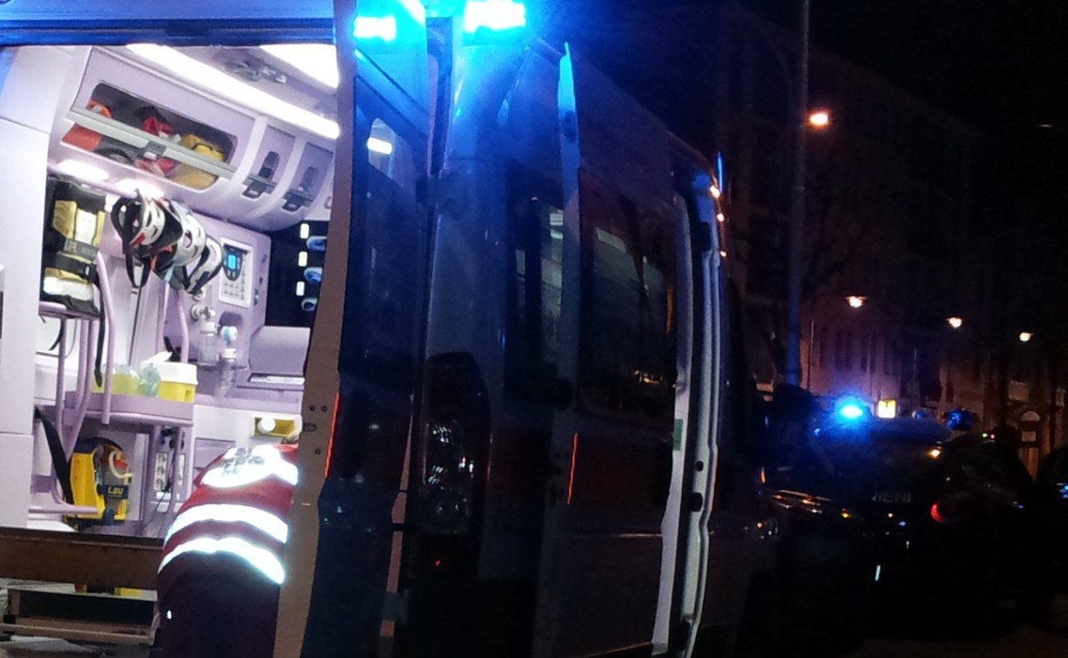 Chiusa in auto non risponde ai richiami, allarme per una 24enne