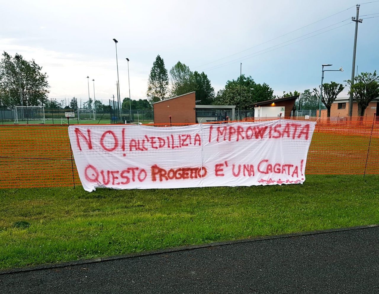 Sala polivalente: apre il cantiere, ma qualcuno protesta