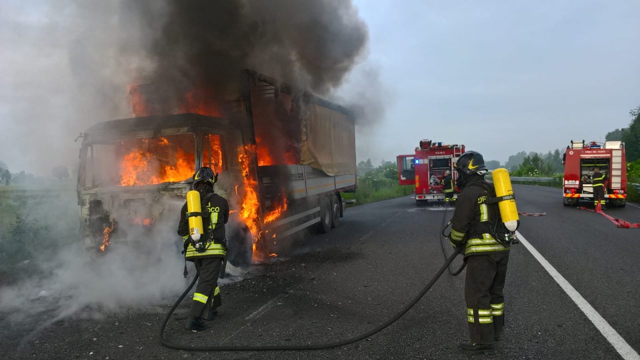 Camion in fiamme, tragedia sfiorata