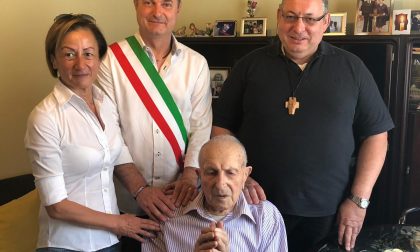 Auguri nonno Giuseppe, spegne 102 candeline