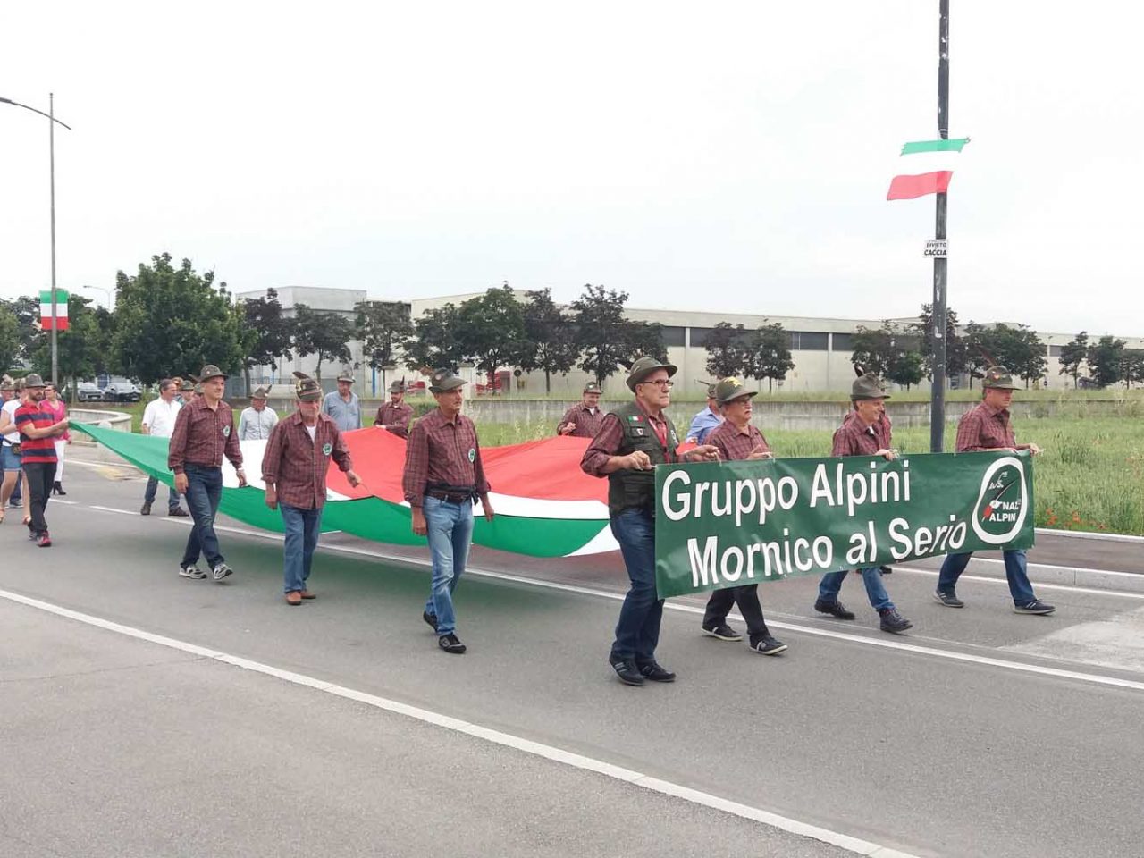Alpini di Mornico festeggiano il quinto anniversario con il raduno di zona FOTO