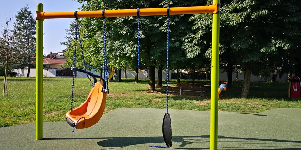 Sfregio al parco giochi inclusivo di Cassano d’Adda FOTO