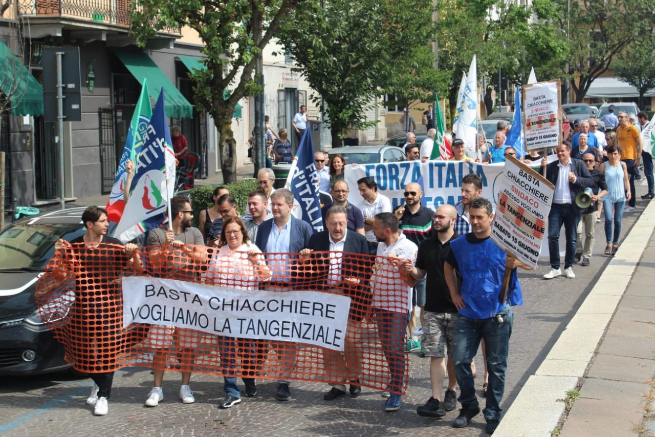 Tangenziale di Cassano, manifestazione contro i ritardi FOTO