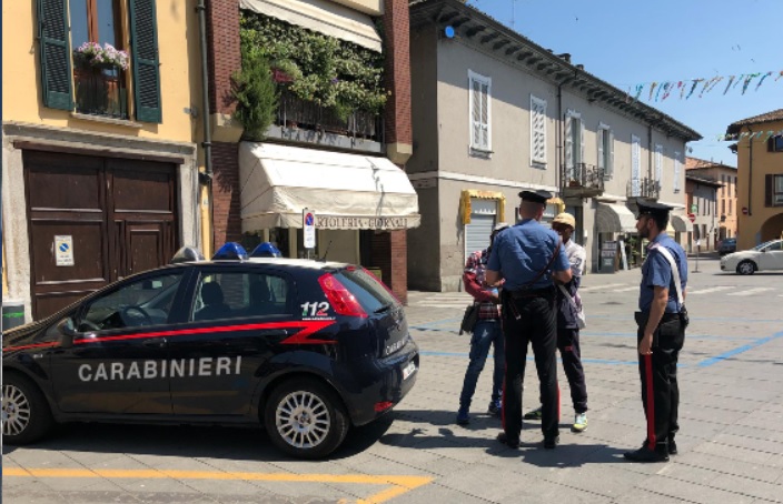 Accattonaggio molesto, blitz dei carabinieri al mercato di Rivolta