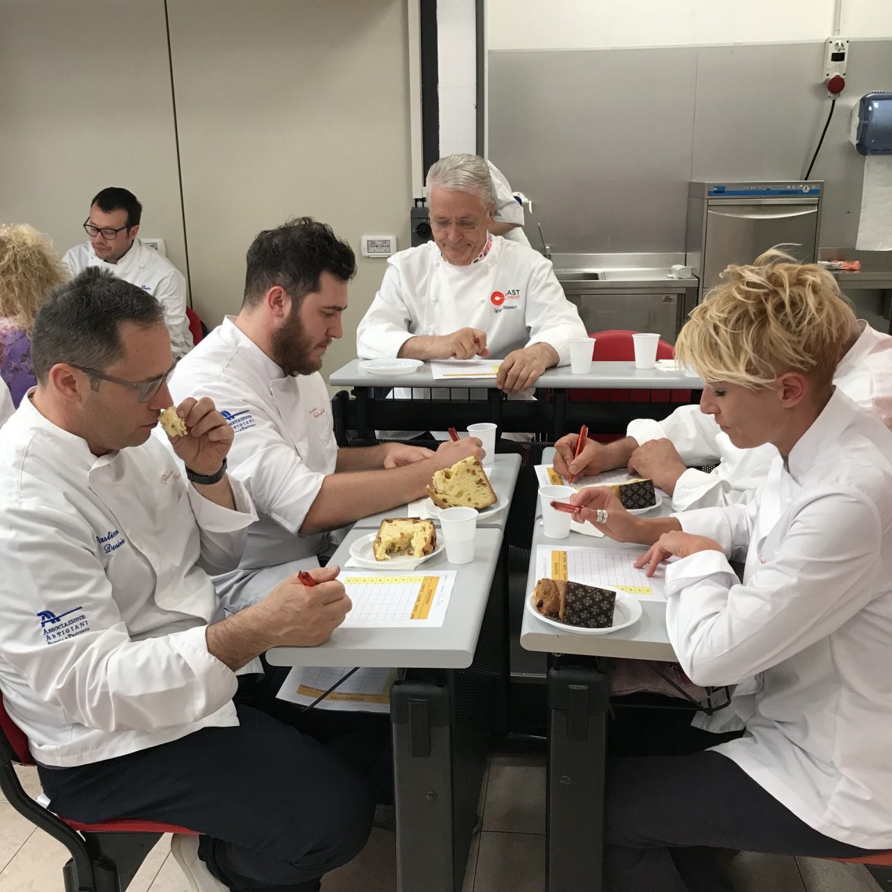 Iginio Massari conquistato dal panettone di Alessio Manfredini