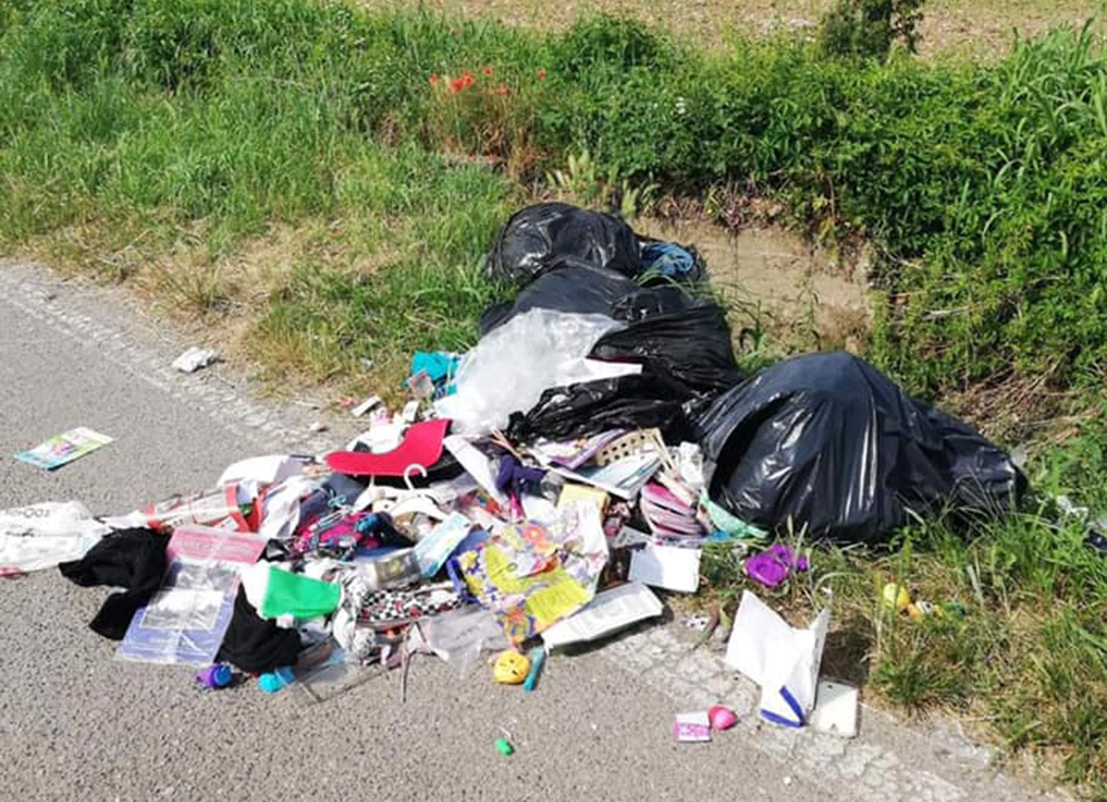 Abbandono rifiuti, più di 100 sanzioni in 5 mesi