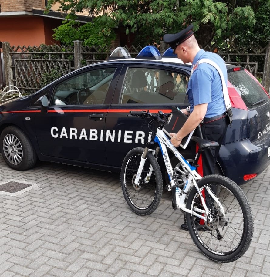 Furto e ricettazione denunciate due persone