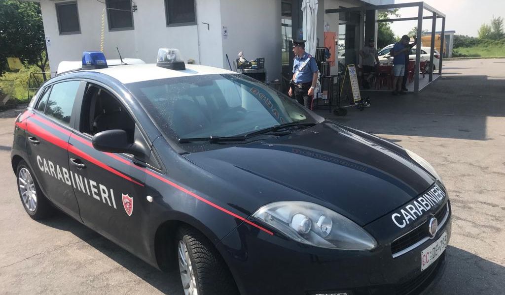 Lite tra connazionali finisce in rissa, 35enne ferito alla testa