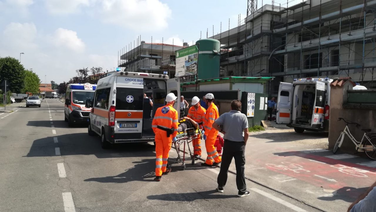 Incidente sul lavoro, tre operai precipitano nella tromba dell’ascensore