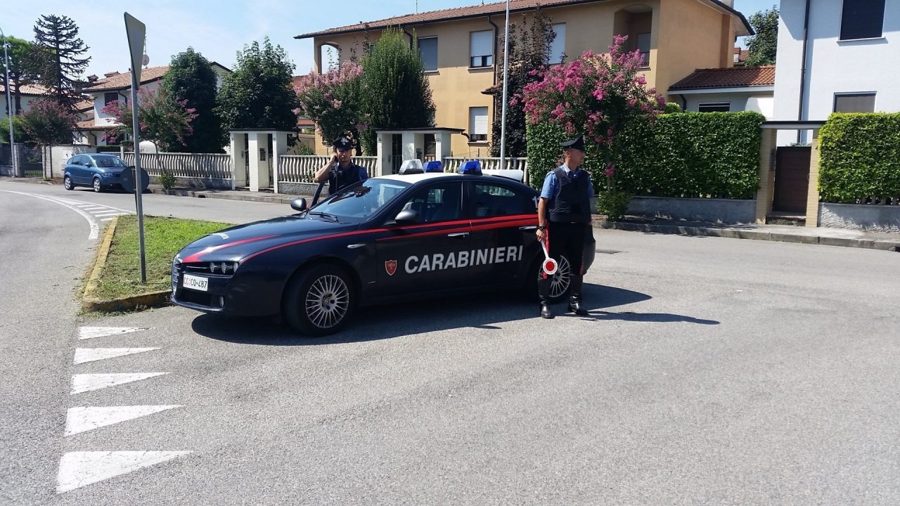 Picchia la mamma, arrestato un 19enne tossicodipendente