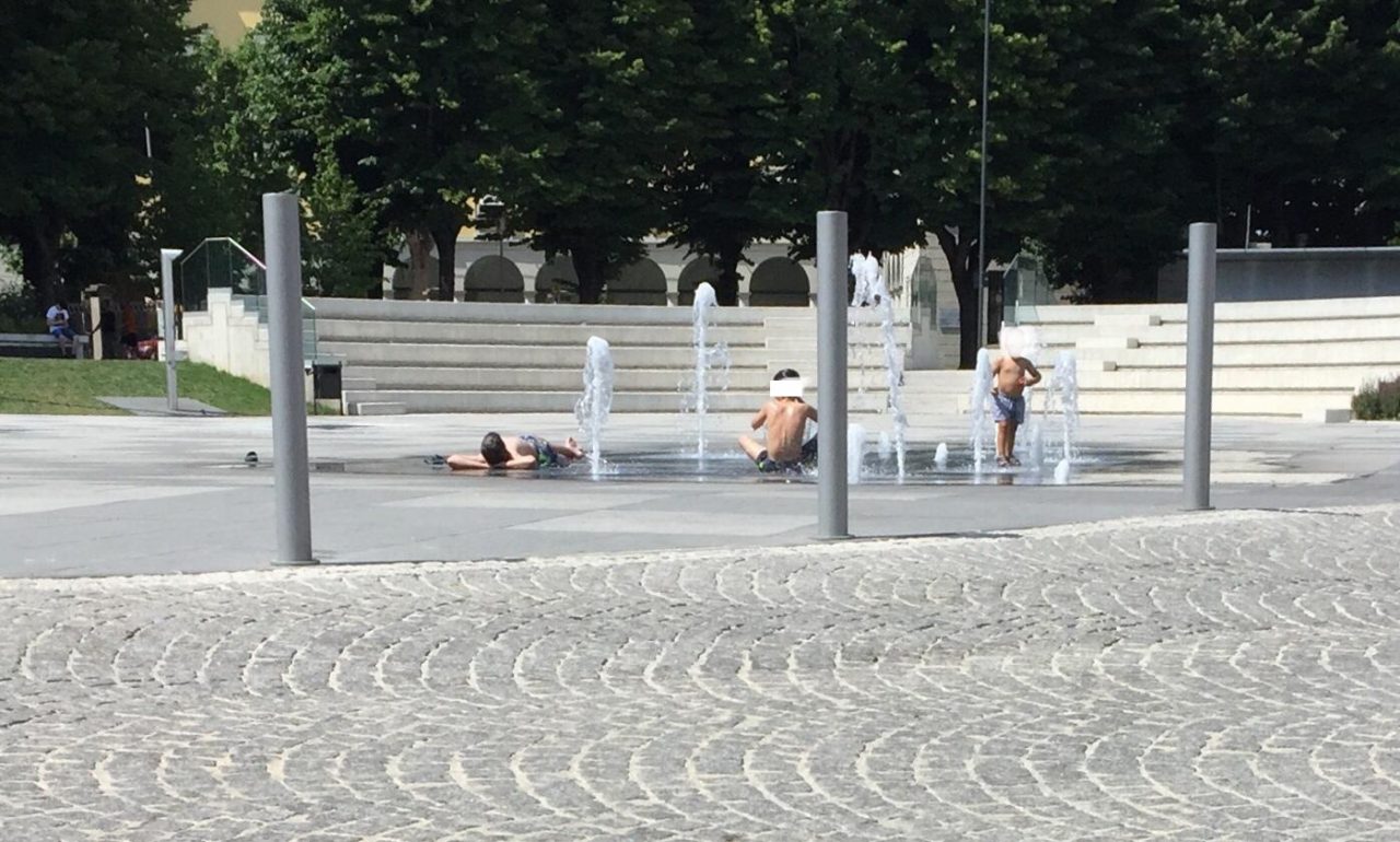 Che caldo, e a Treviglio è già Piazza Setti beach