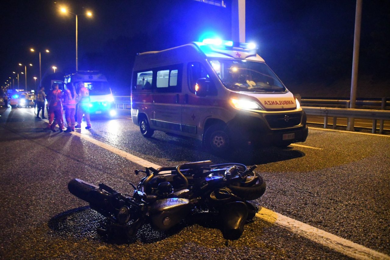 Ubriaco col suv travolge e uccide due ragazzi in moto