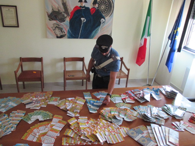 Volevano incassare la vincita dei “Gratta e vinci”, ma erano rubati: due denunce per ricettazione