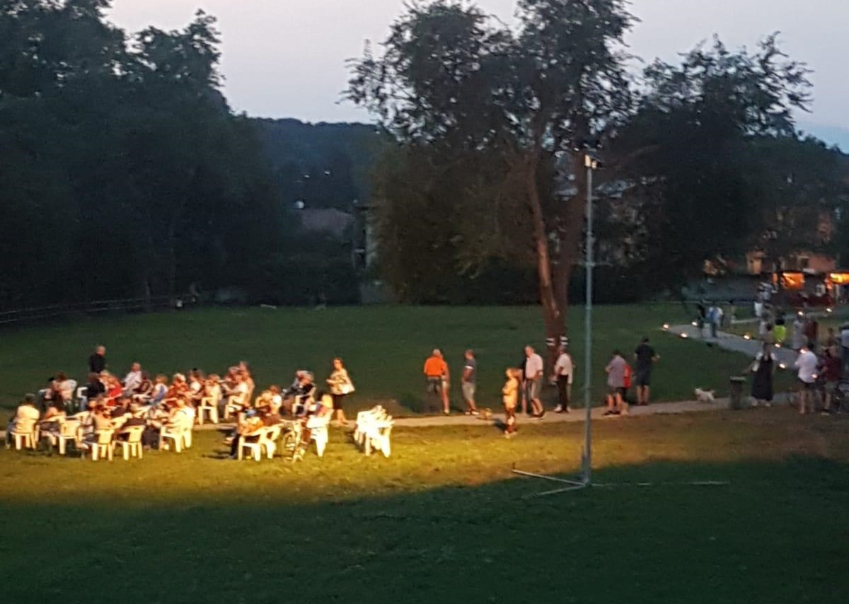 A Canonica primo concerto al Parco Leonardo: è già protesta