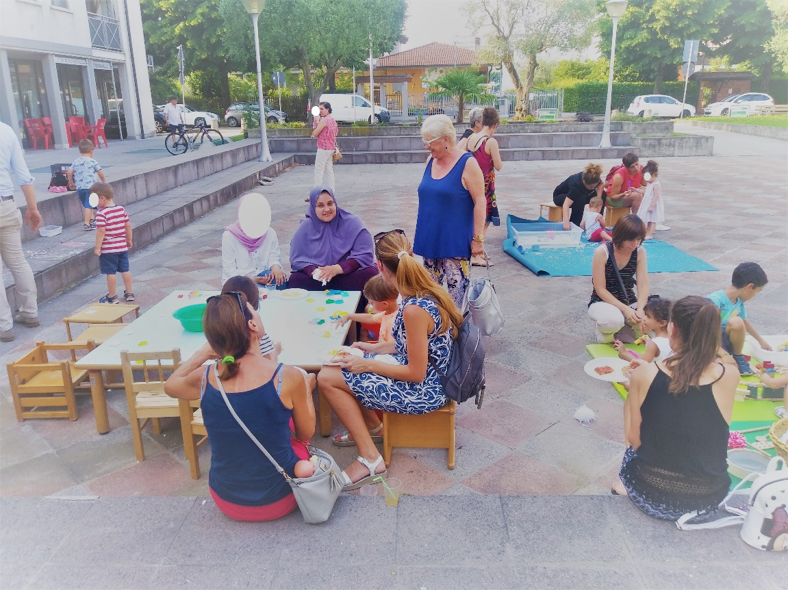 Spazio gioco, tanti bambini alla festa di fine anno
