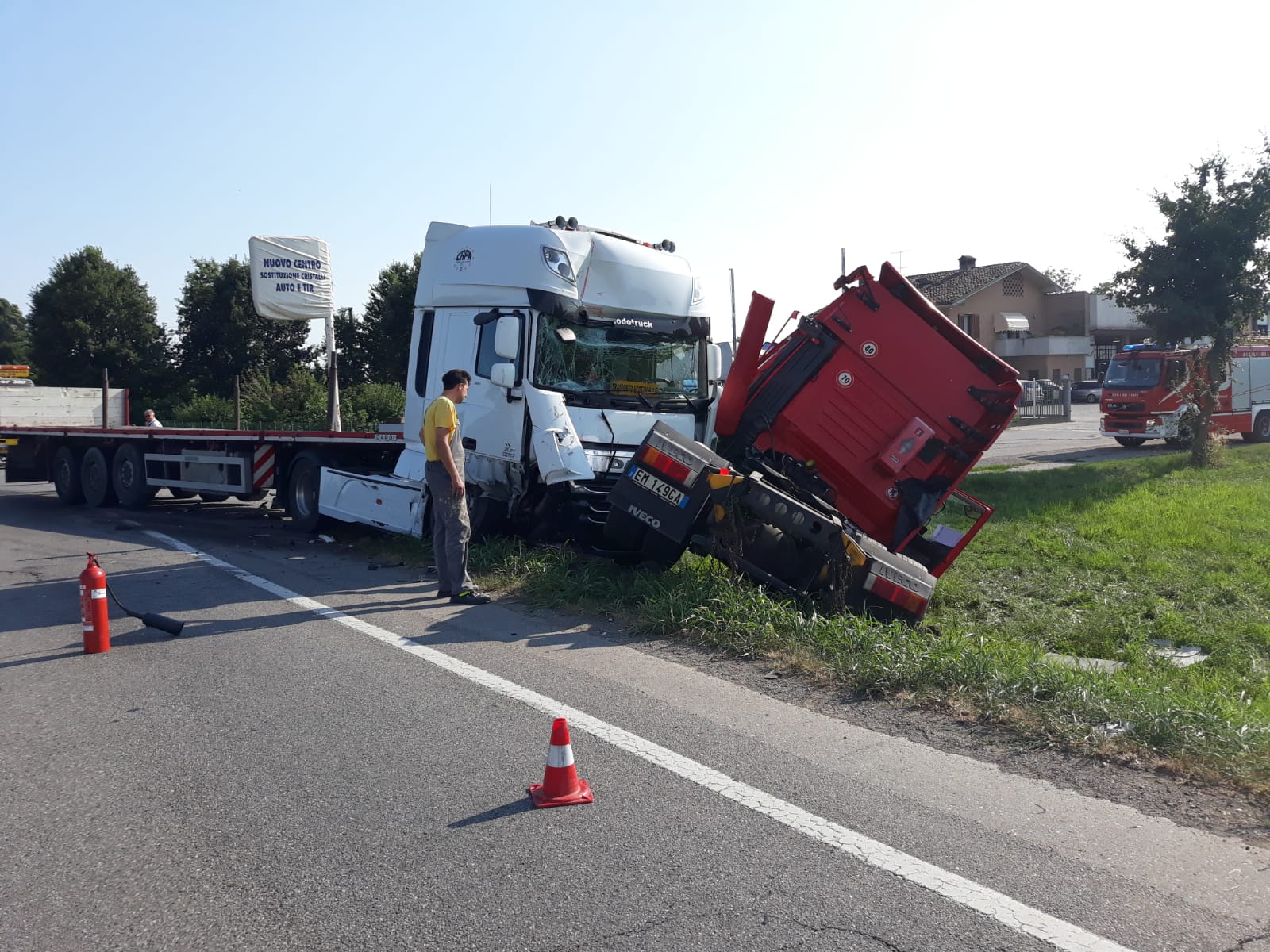 scontro fra mezzi pesanti rivolta