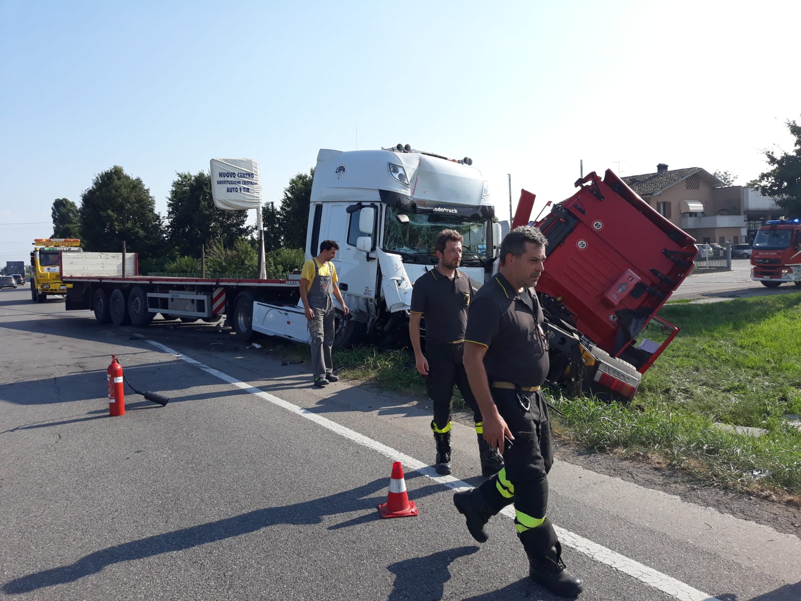 scontro fra mezzi pesanti rivolta