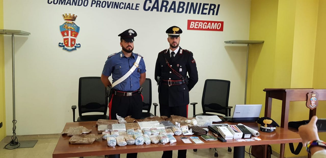 Pusher arrestato a Fontanella, in auto aveva 180mila euro in contanti