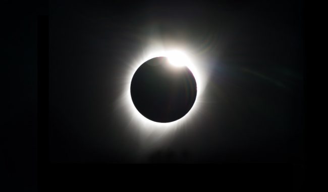 Tutti col naso all’insù: domani c’è un’eclissi di Luna