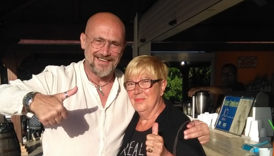 Barbiere diventa eroe e salva una donna dal mare