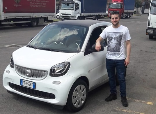 Stefano Marinoni, 22 anni, esce di casa e scompare nel nulla: allarme nel Milanese