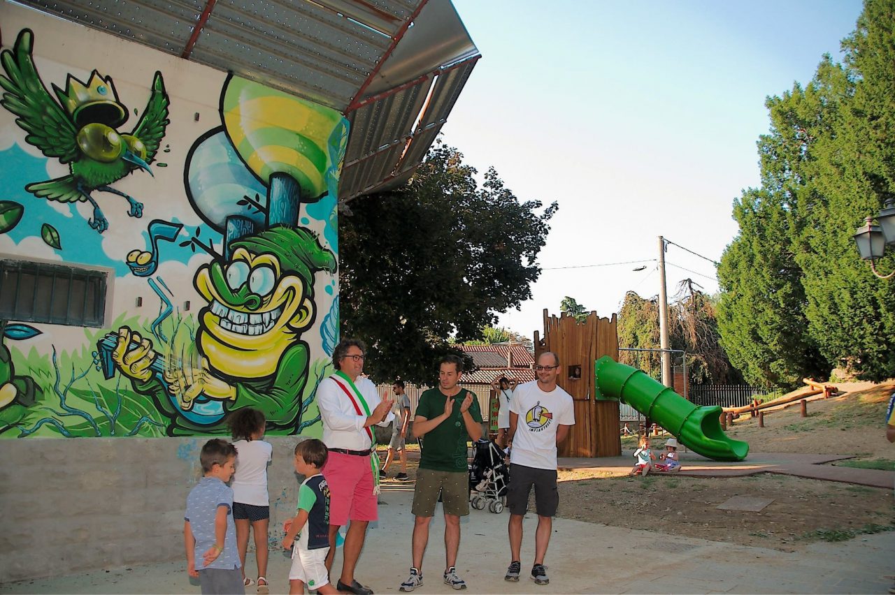 Murales colorati per abbellire l’acquedotto comunale
