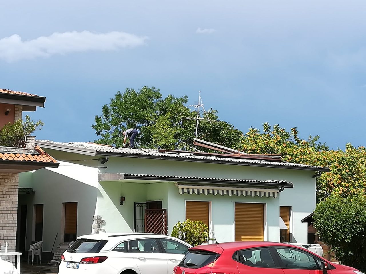 Bufera, tetto di eternit scoperchiato a Canonica FOTO