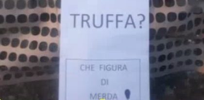 Il supermercato-truffa? Cartello choc in via Milano a Pandino