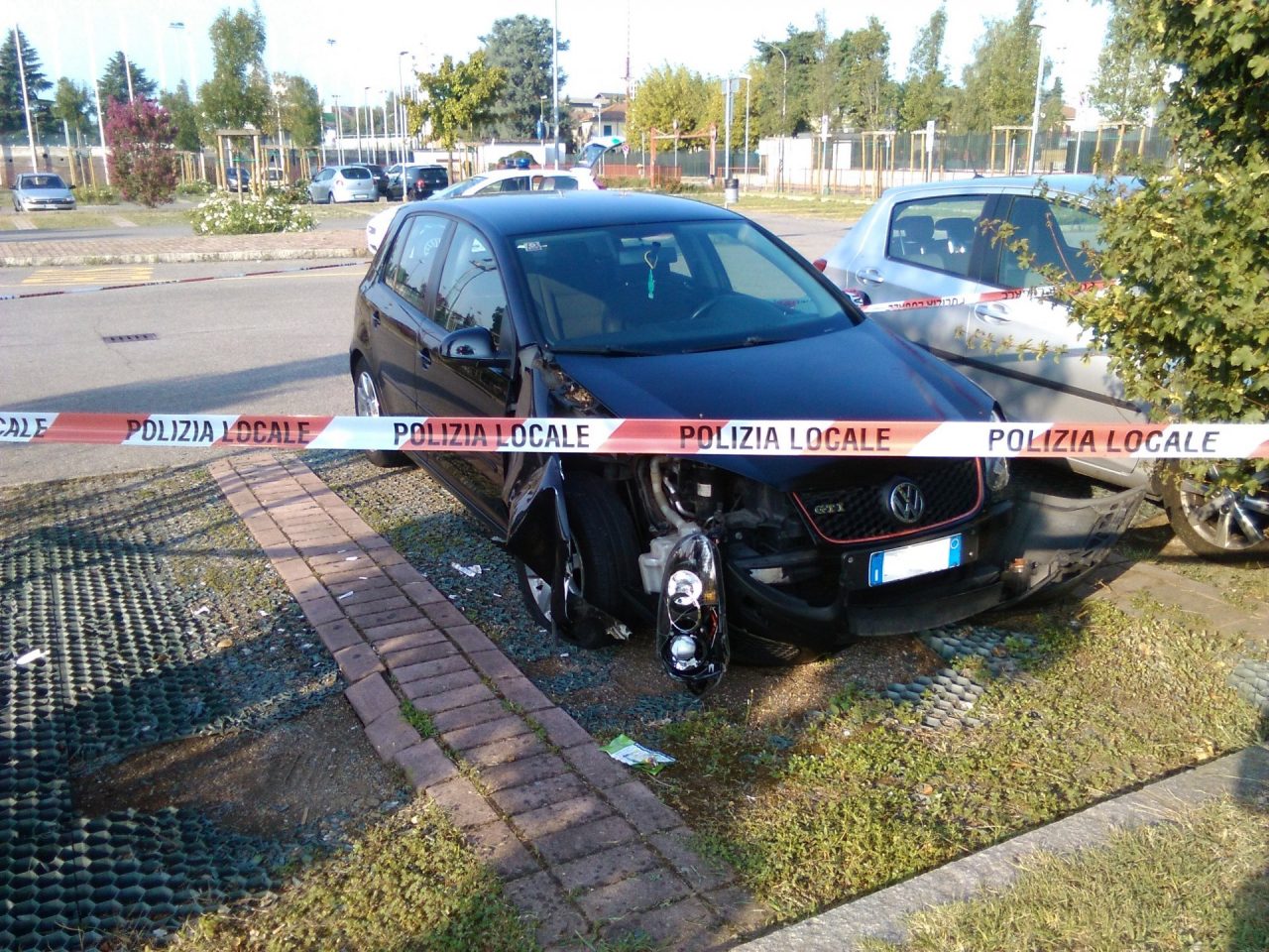 Guida in stato di ebbrezza e veicolo abbandonato dopo incidente stradale