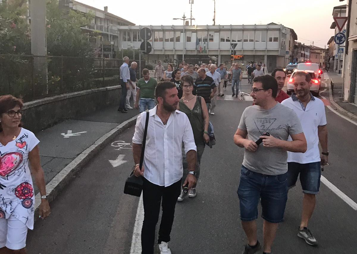 Cividate: un corteo solidale per le vittime di aggressione FOTO