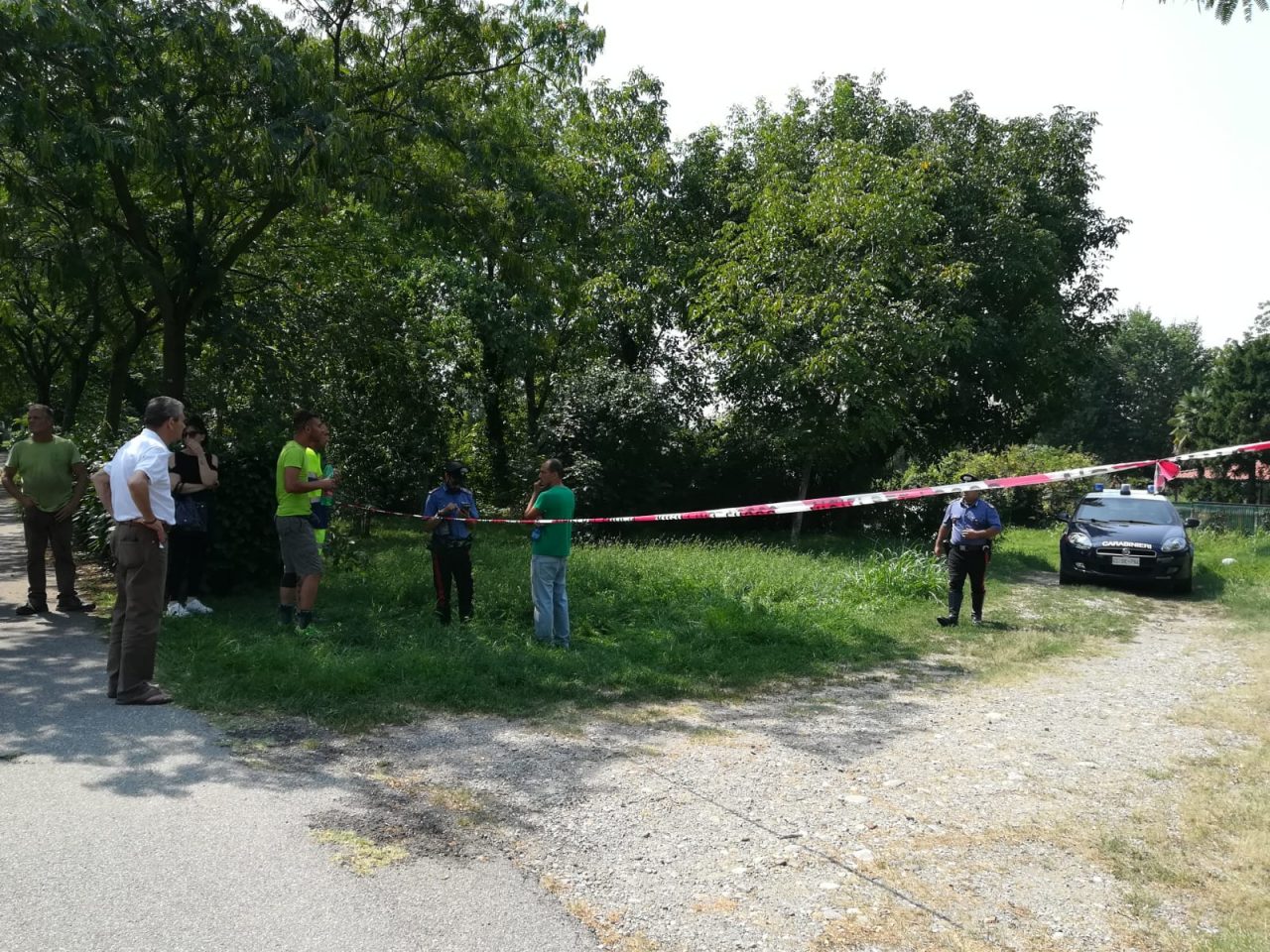 Olio bollente in faccia, morto un giardiniere di Rivolta FOTO