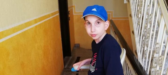 Un paese intero si mobilita per Luca e il suo montascale