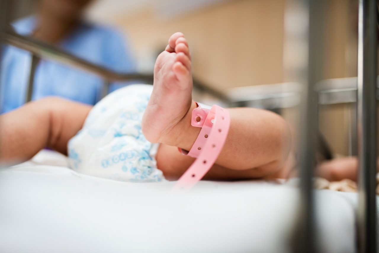 Sempre meno figli, anche nella Bassa la denatalità presenta un conto salato