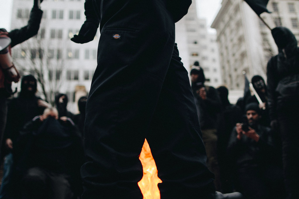 Black bloc di Cividate arrestato in Francia, partecipò al G8 di Genova e di Milano