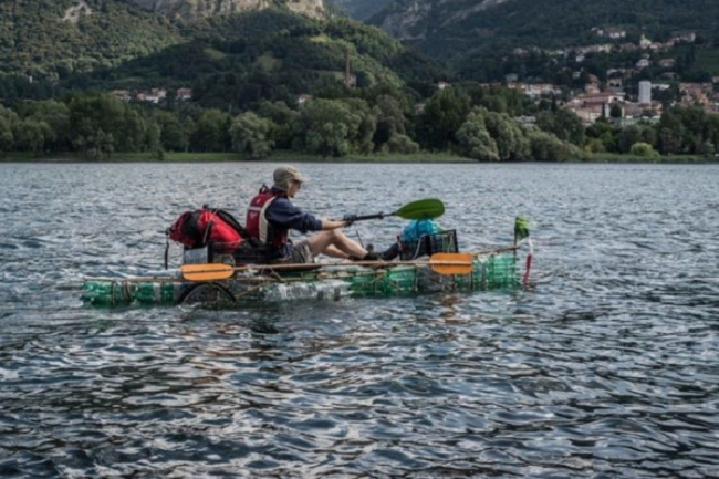 Dall’Adda al Mare Adriatico su una barca fatta con bottiglie di plastica