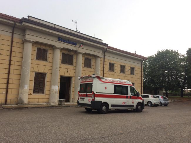 Travolto dal treno, traffico ferroviario in tilt