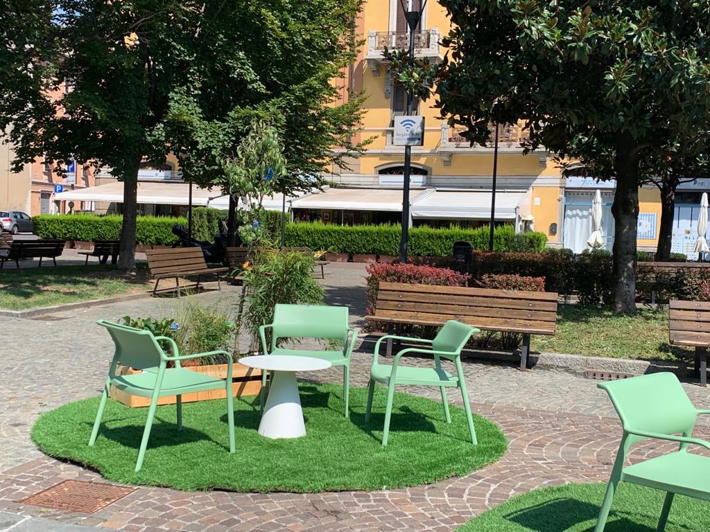 Ferretticasa “arreda” una piazza di Bergamo