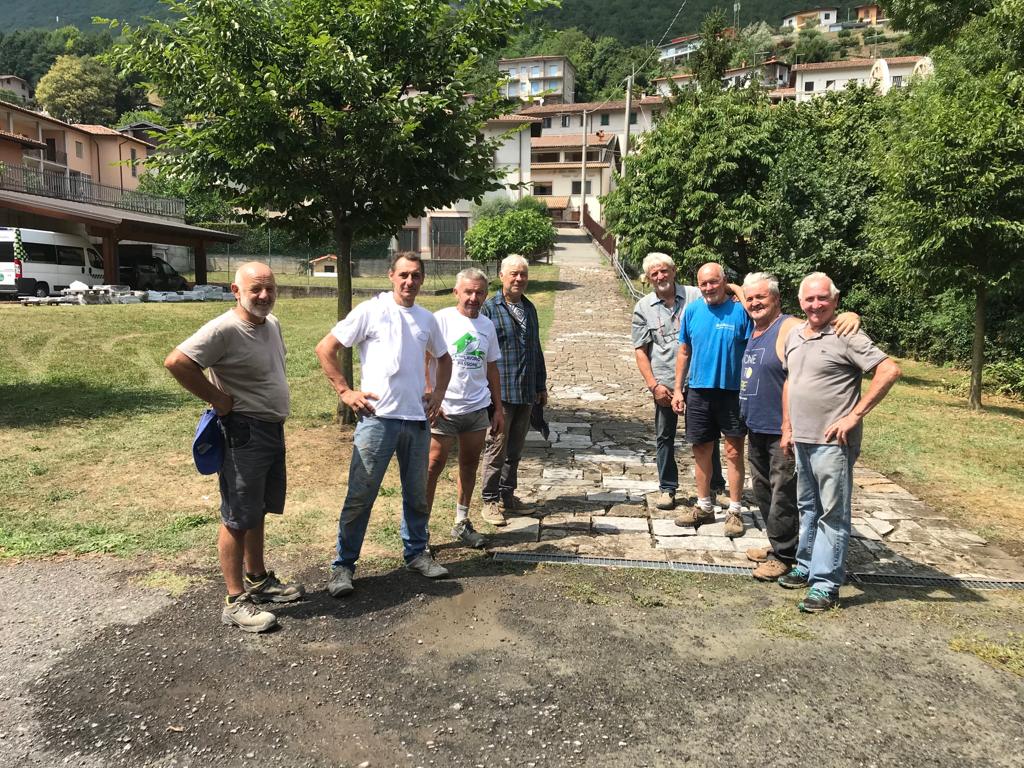 Casa di Endine, gli alpini realizzano il sentiero per i ragazzi in carrozzina