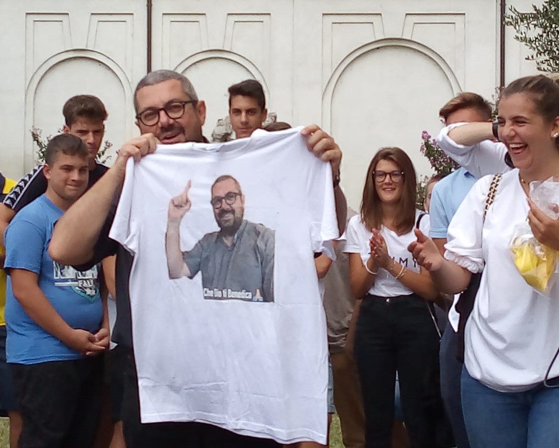 Tutta Rivolta all’ultima messa di don Luca Bosio