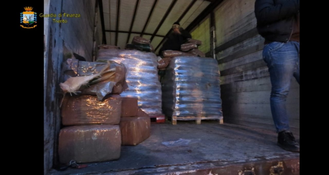 Narcotraffico internazionale: arrestato un boltierese, un ricercato è di Bariano VIDEO