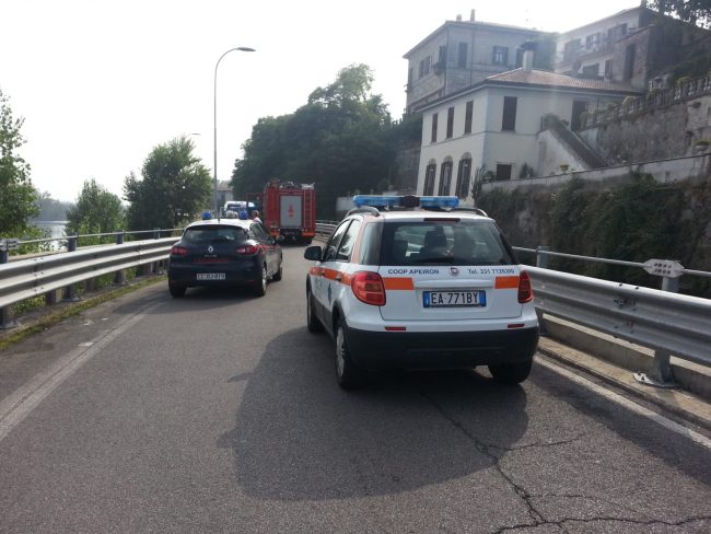 Finisce nell’Adda , salvato da un passante straniero