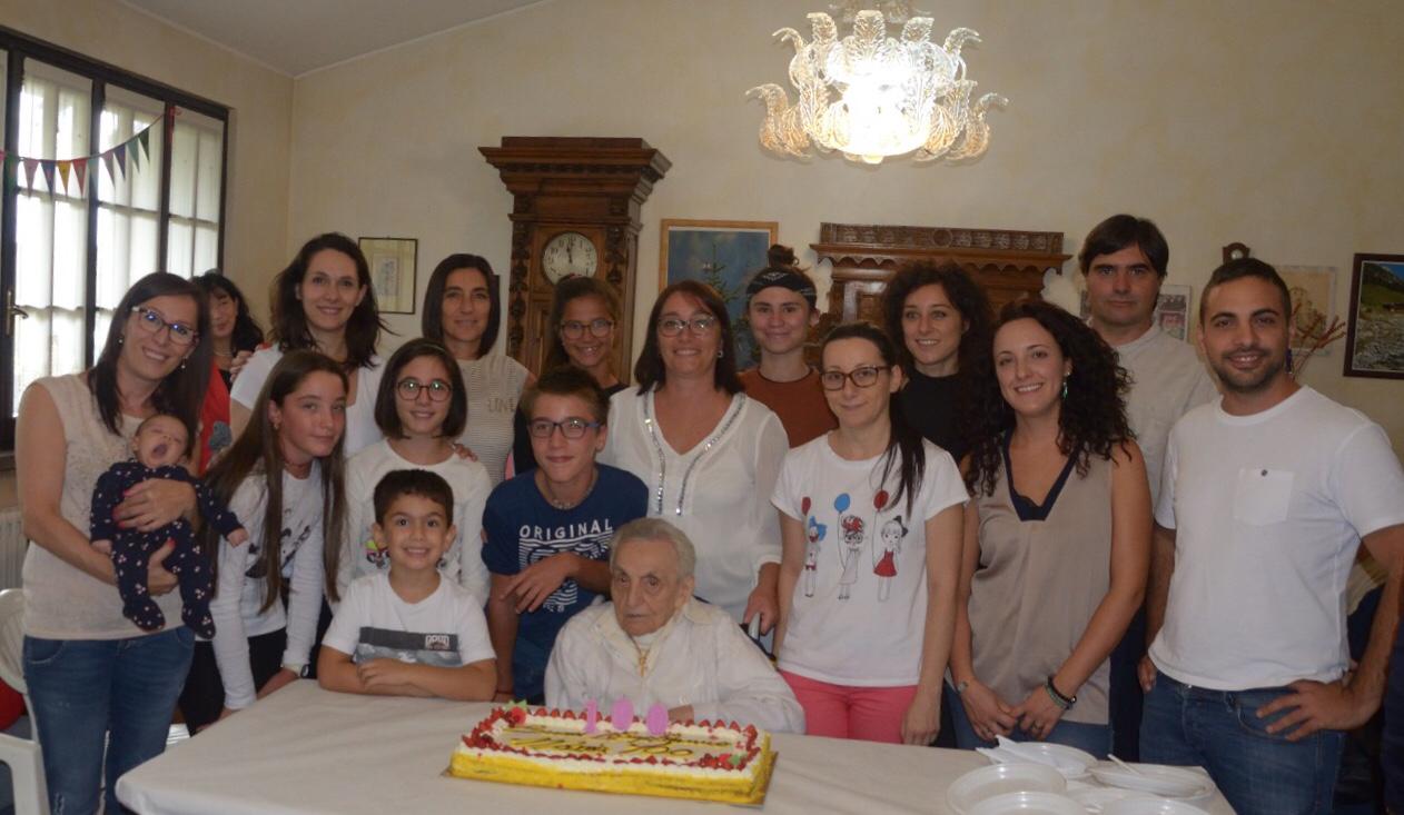 Nonna Gina spegne cento candeline