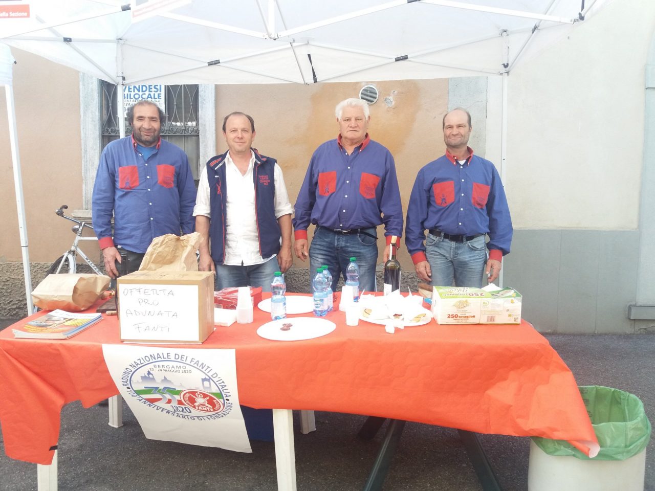 Fanti in festa raccolgono fondi per il raduno nazionale a Bergamo