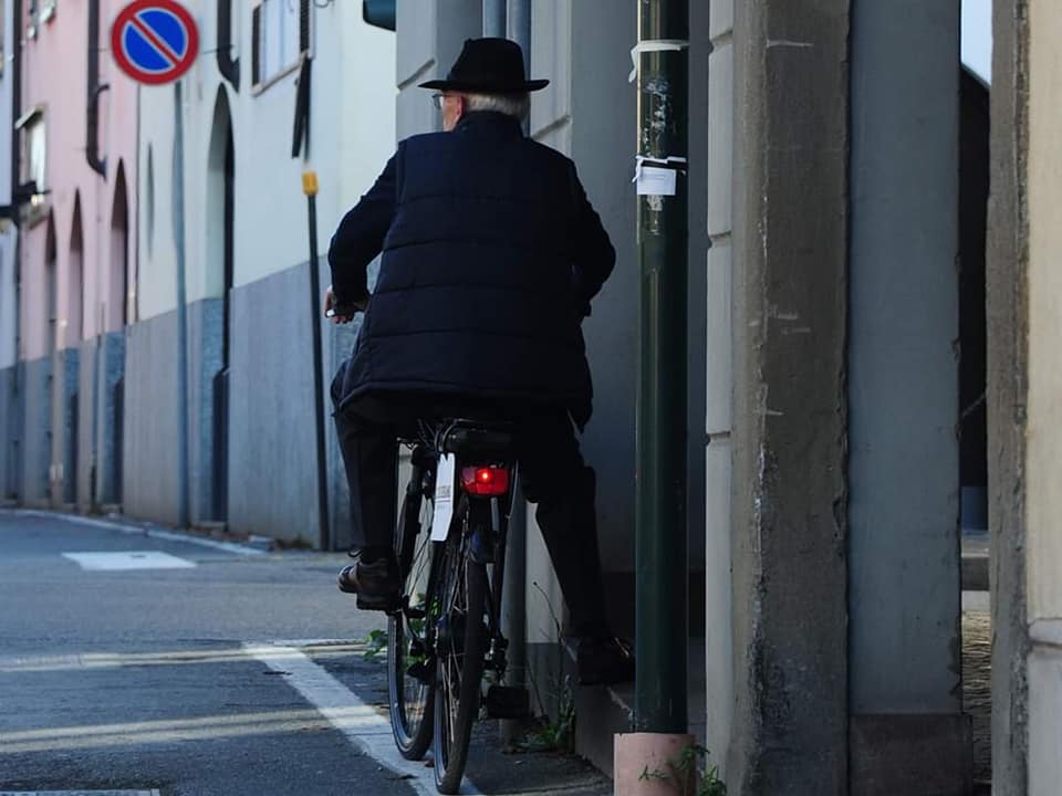 Rubata la bici del parroco, il paese si mobilita per ritrovarla