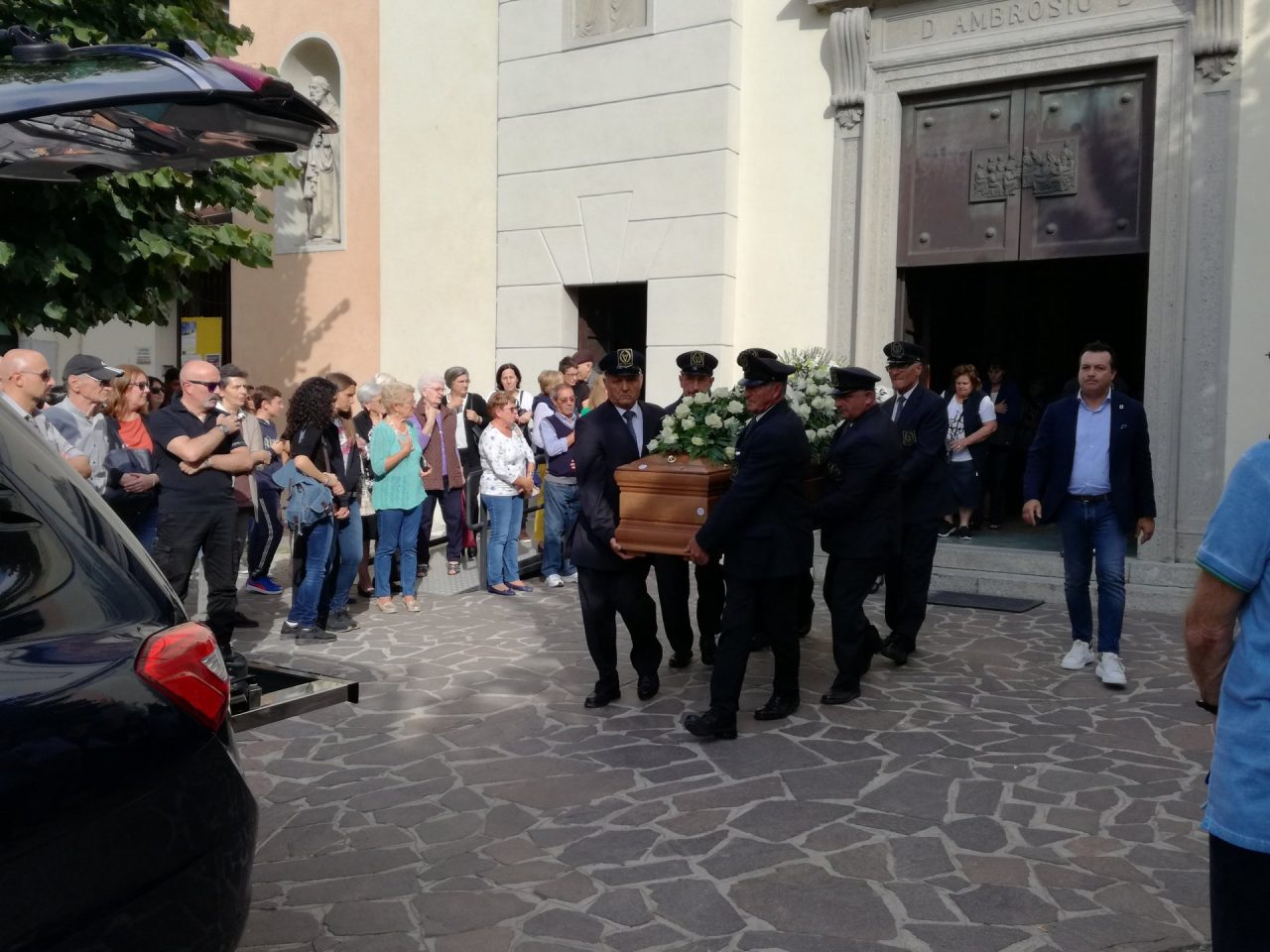 Rombo di motori per l’addio al motociclista morto in un incidente venerdì FOTO