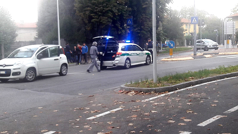 Quindicenne in sella alla bici investito da un’auto sulle strisce