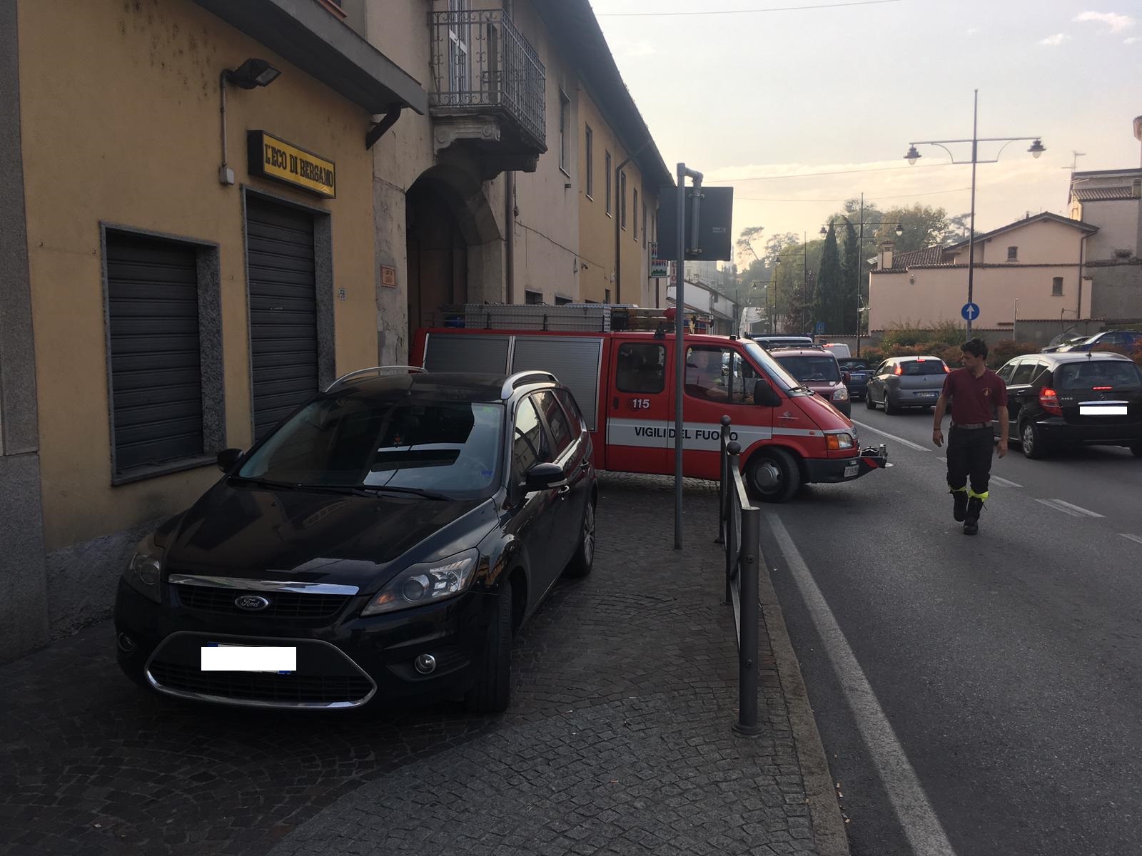 Colto da malore resta chiuso in auto, soccorso a Canonica - Prima Treviglio
