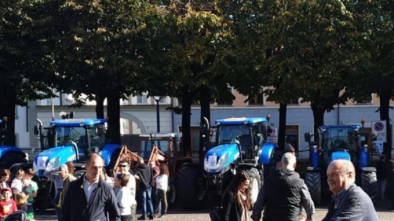 Gli agricoltori in corteo per la festa del ringraziamento