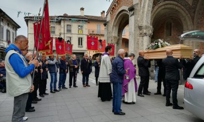 Rivolta si ferma per l'addio al volontario Giuseppe Crena FOTO