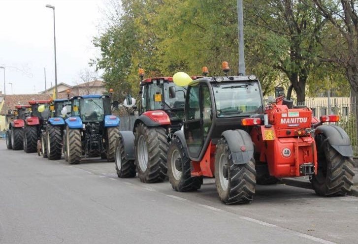 Festa del ringraziamento a Lurano, sfilano i mezzi agricoli